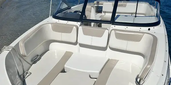 Solárium del barco Infinity de alquiler en La Manga del Mar Menor