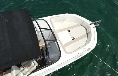 Vista aérea del barco Infinity de alquiler en La Manga