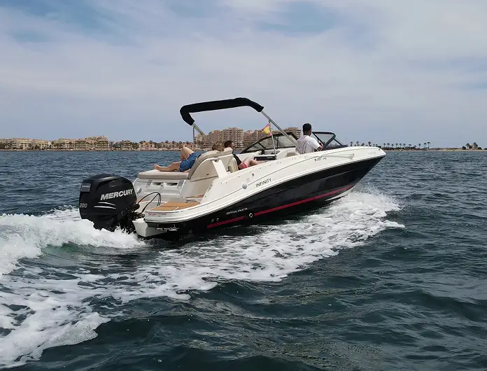 Barco Infinity navegando en el Mar Menor – alquiler de barco